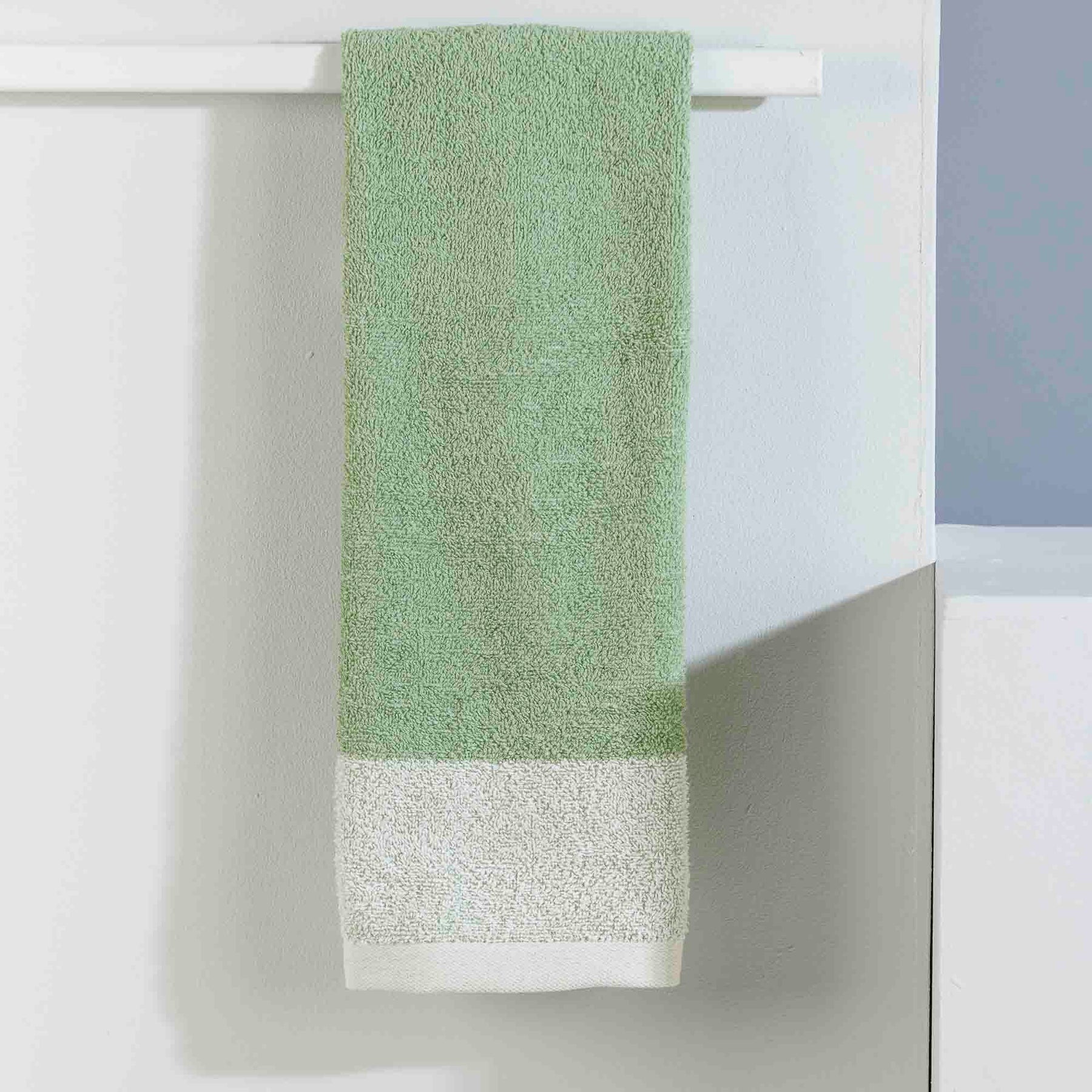 Toalla de Manos Dúo Franjas 40x60cm 450gr Crema/Verde Sereno - Fatelares  | Toallas de baño y productos de hogar