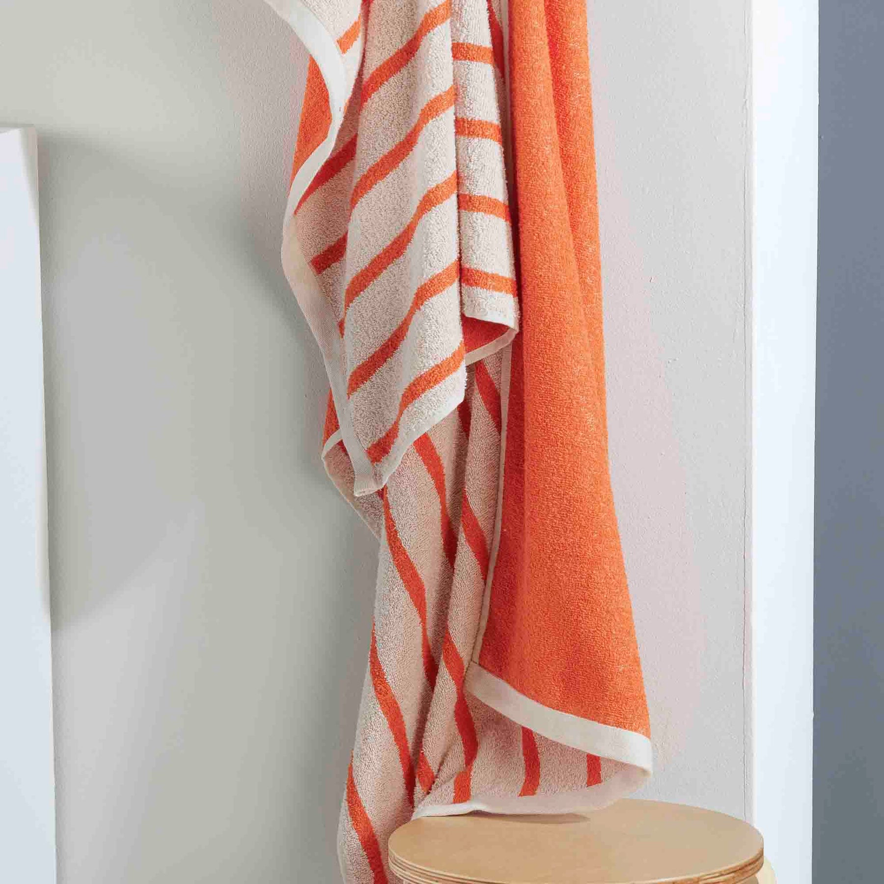 Toalla de Cuerpo Dúo 70x140 cm 450gr Crema/Naranja - Fatelares  | Toallas de baño y productos de hogar