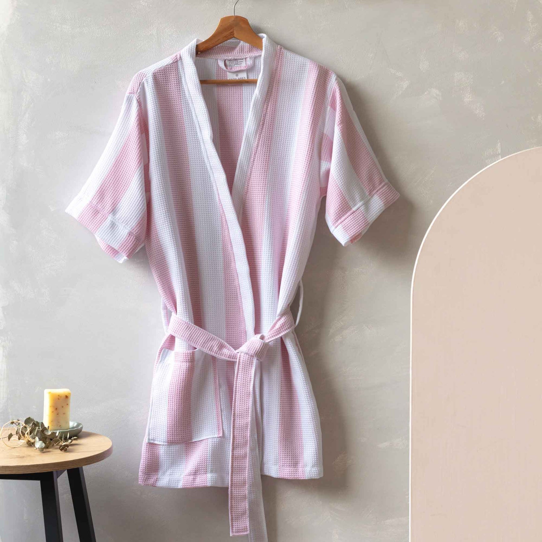 Bata Piqué Femenina Rosado - Fatelares  | Toallas de baño y productos de hogar