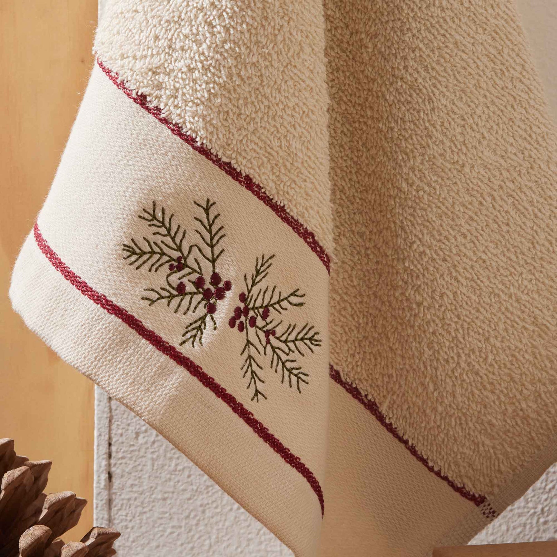 Toalla de Manos Cascabel 40x60 cm 400gr Crema / Rojo - Fatelares  | Toallas de baño y productos de hogar