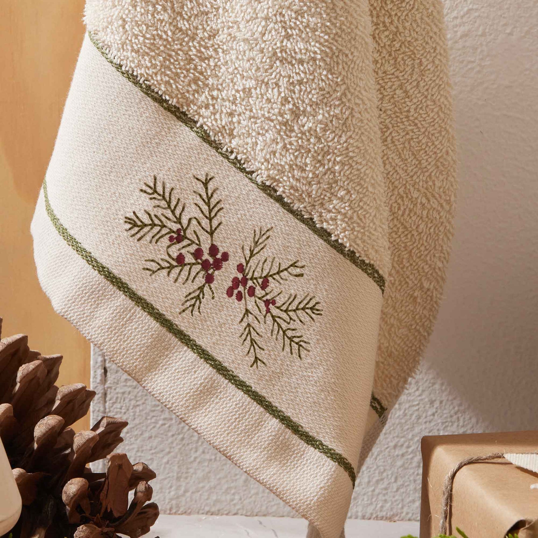 Toalla de Manos Cascabel 40x60 cm 400gr Crema / Verde - Fatelares  | Toallas de baño y productos de hogar
