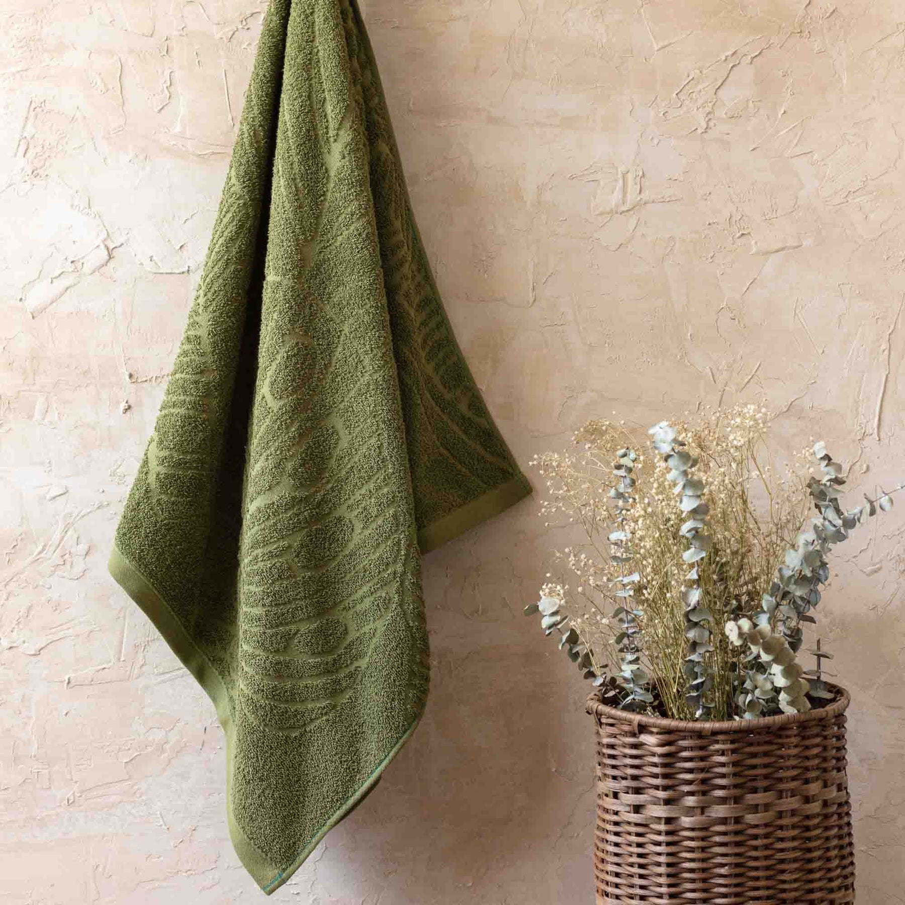 Toalla de Cuerpo Jacquard Naturaleza 70x140cm 450gr Verde Acacia - Fatelares  | Toallas de baño y productos de hogar