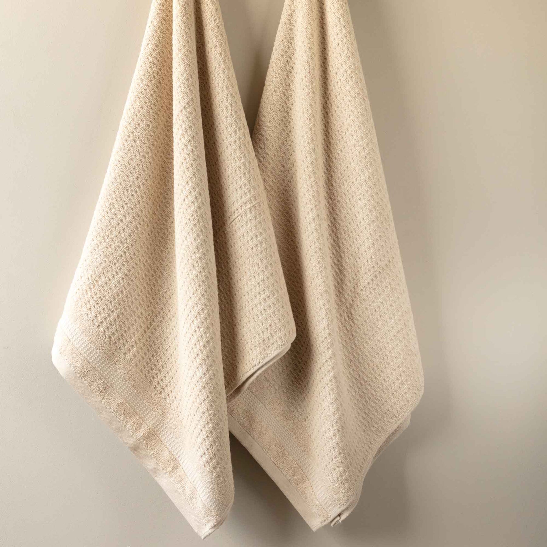 Juego x 2 Toallas de Cuerpo Gea 70x140cm 500gr Beige - Fatelares  | Toallas de baño y productos de hogar