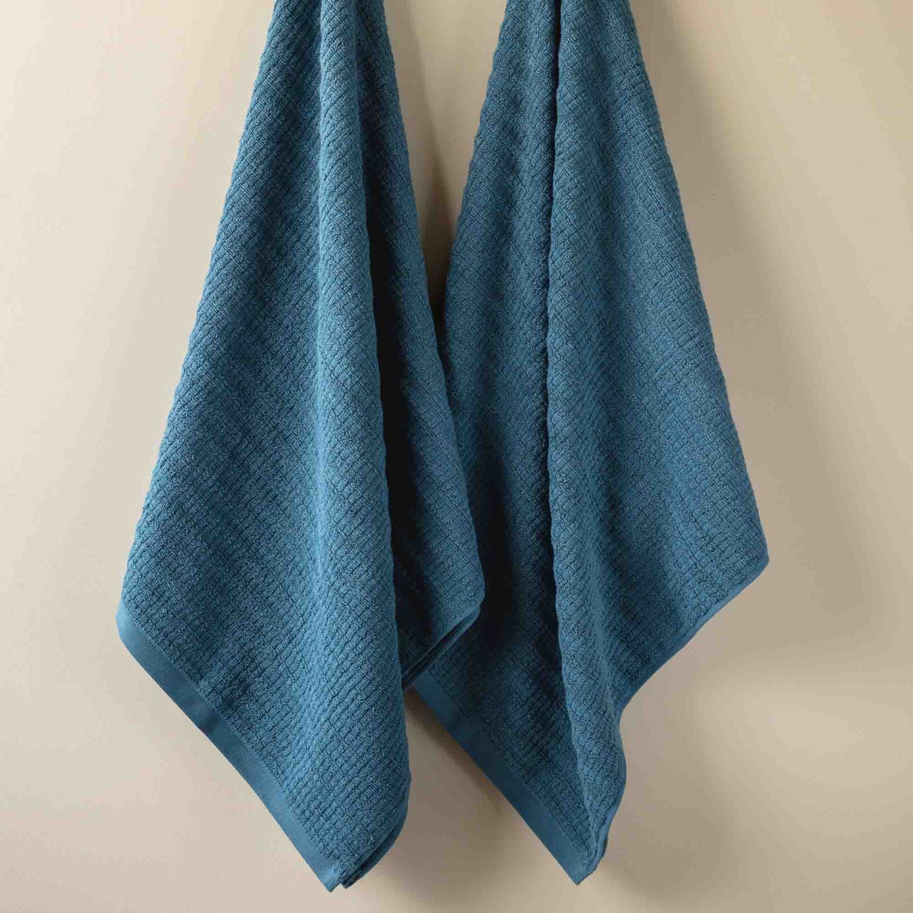 Juego x 2 Toallas de Cuerpo Mimbre 70x140cm 500gr Azul Hielo - Fatelares  | Toallas de baño y productos de hogar