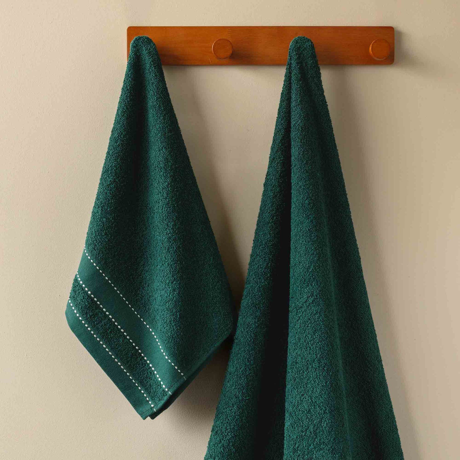 Juego de Toallas Minimal 1 de Manos + 1 de Cuerpo 400gr Verde - Fatelares  | Toallas de baño y productos de hogar