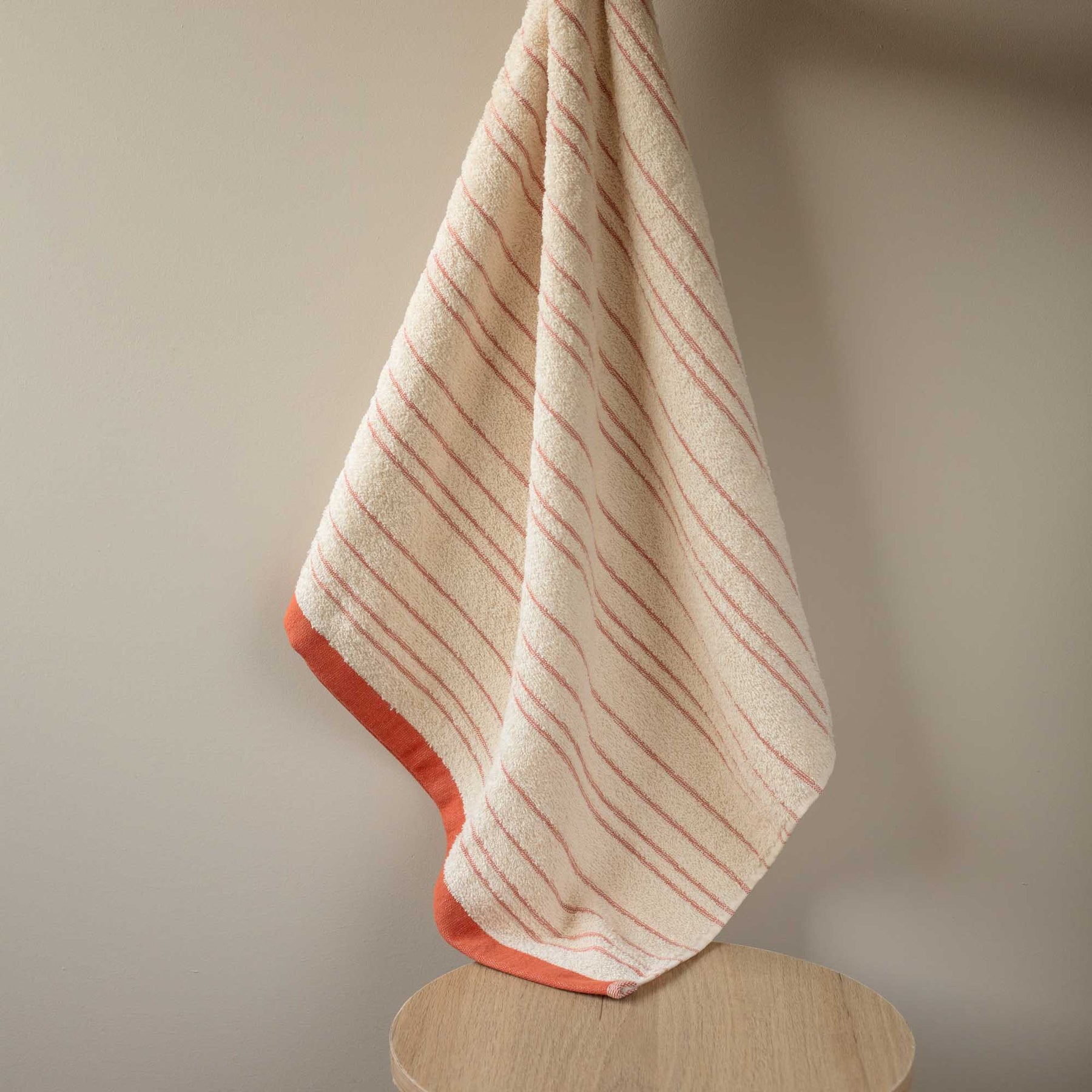 Toalla de Cuerpo Cedro 070X130cm Crema/Terracota 400gr - Fatelares  | Toallas de baño y productos de hogar
