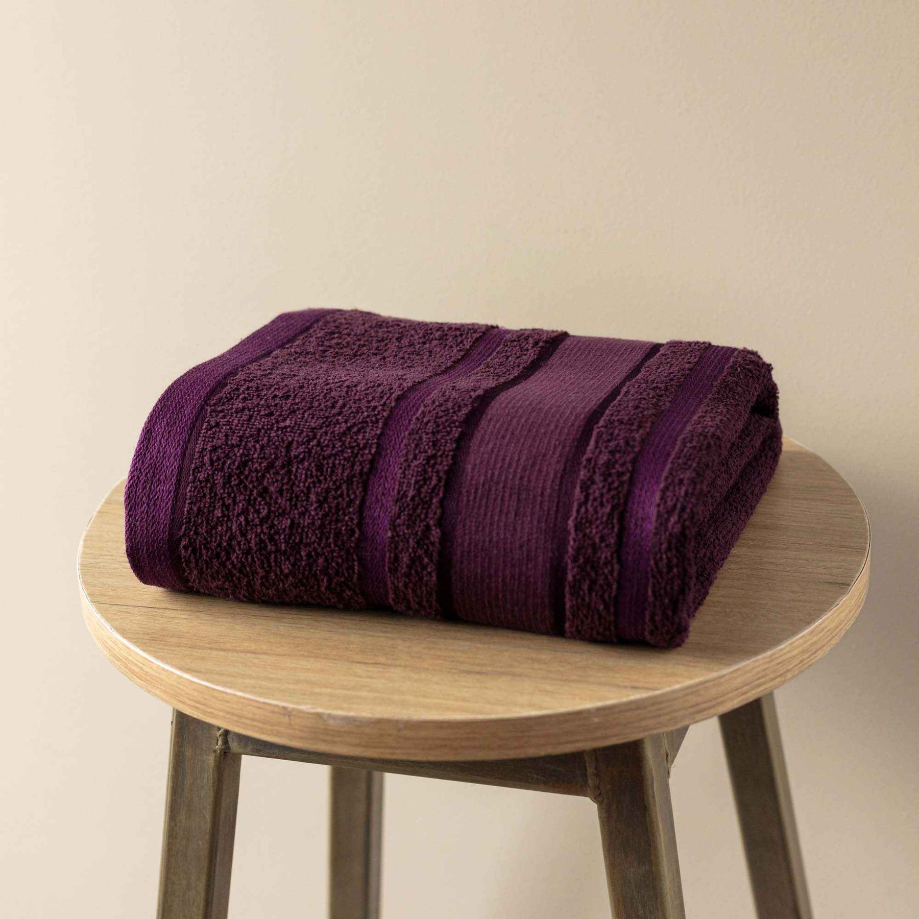 Toalla de Cuerpo Gaby 70x130cm Vino 350gr