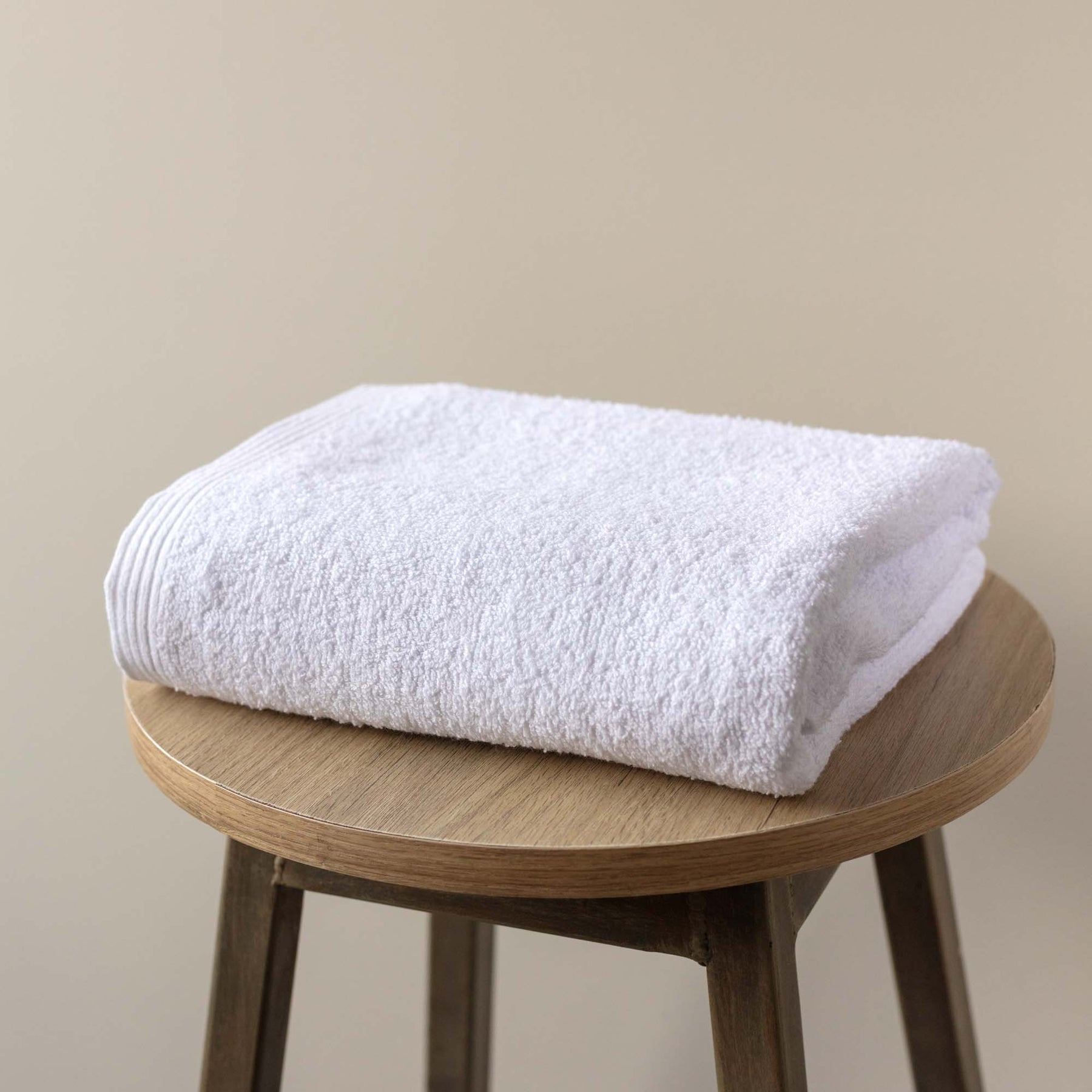 Toalla de Cuerpo Jaipur 70x140cm Blanco 400gr - Fatelares  | Toallas de baño y productos de hogar