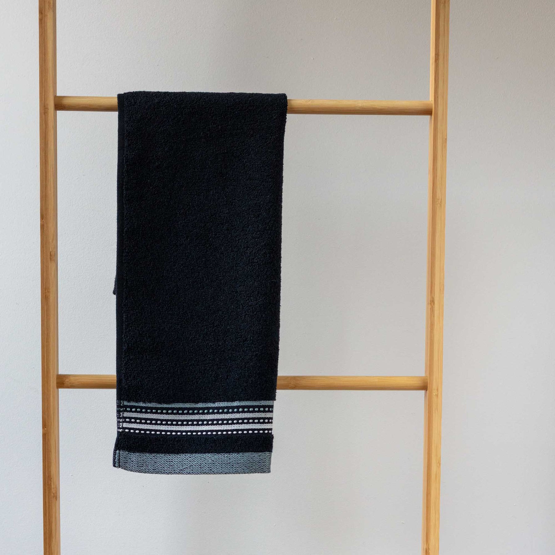 Toalla de Manos Messina 40x70cm 500gr Negro - Fatelares  | Toallas de baño y productos de hogar