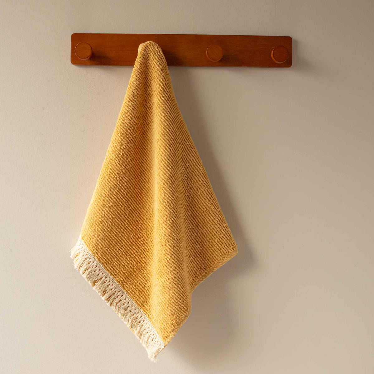 Toalla de Manos Nakua 40x70cm 450gr Amarillo - Fatelares  | Toallas de baño y productos de hogar