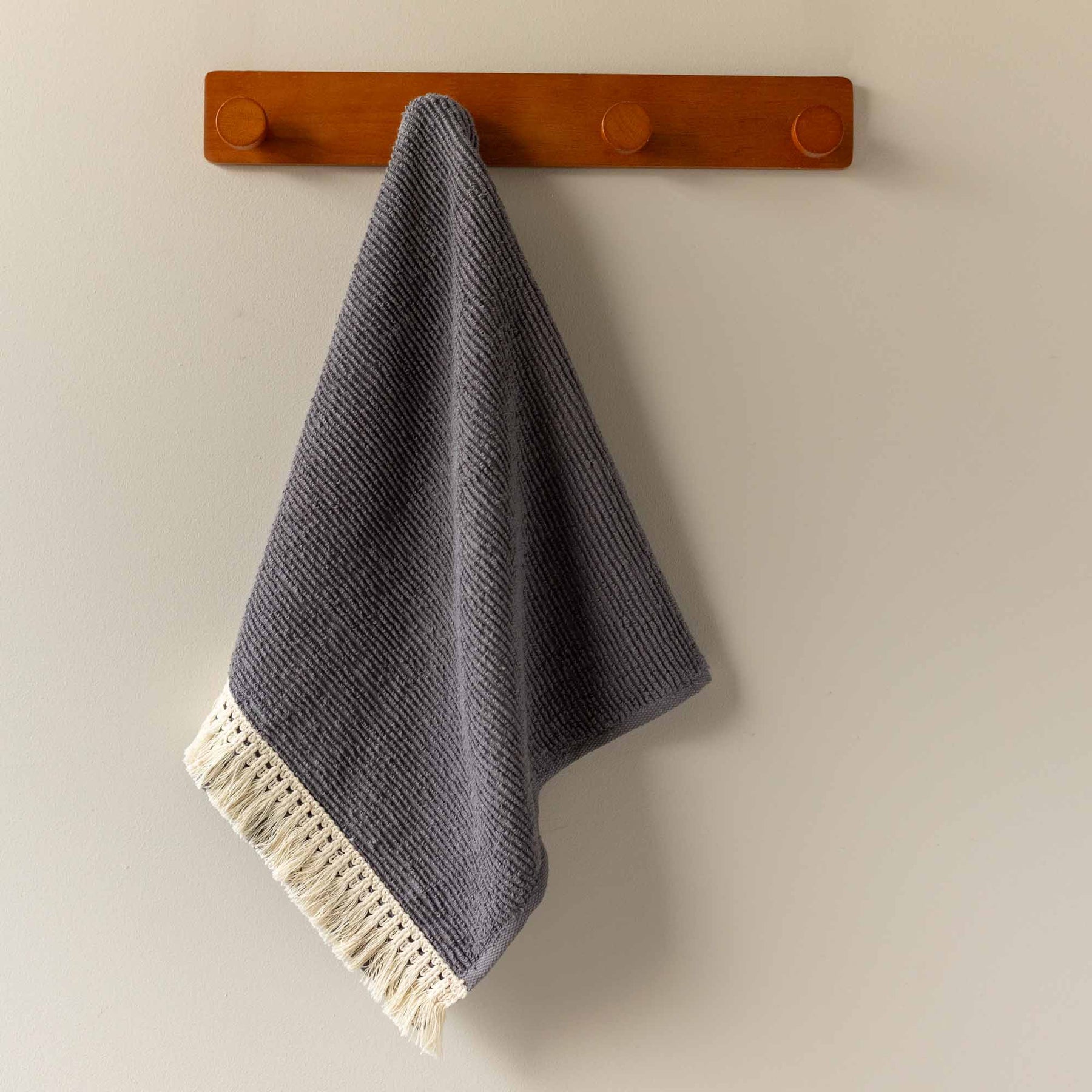 Toalla de Manos Nakua 40x70cm 450gr Gris - Fatelares  | Toallas de baño y productos de hogar