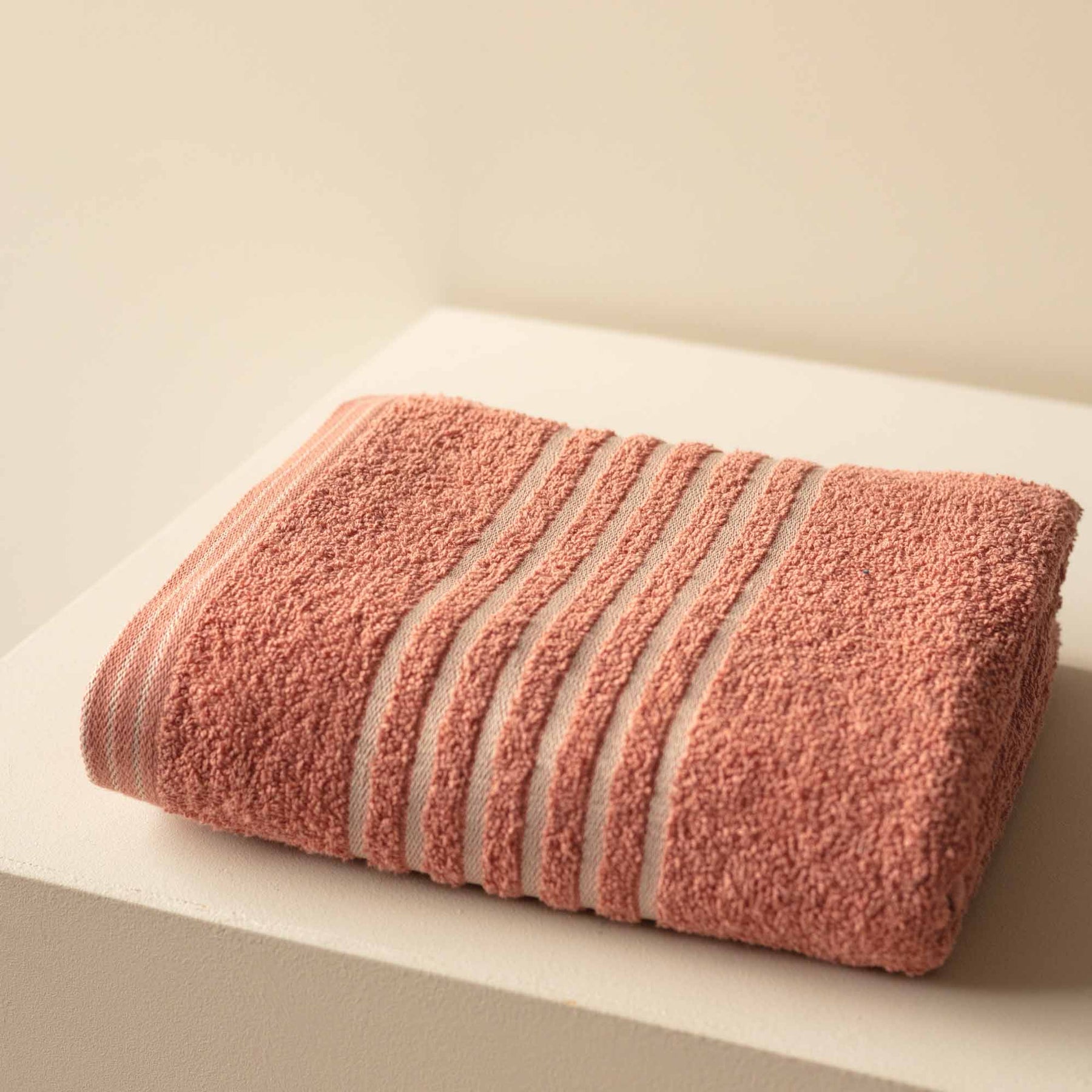 Toalla de Cuerpo Solar 70x140cm 400gr Rosa - Fatelares  | Toallas de baño y productos de hogar