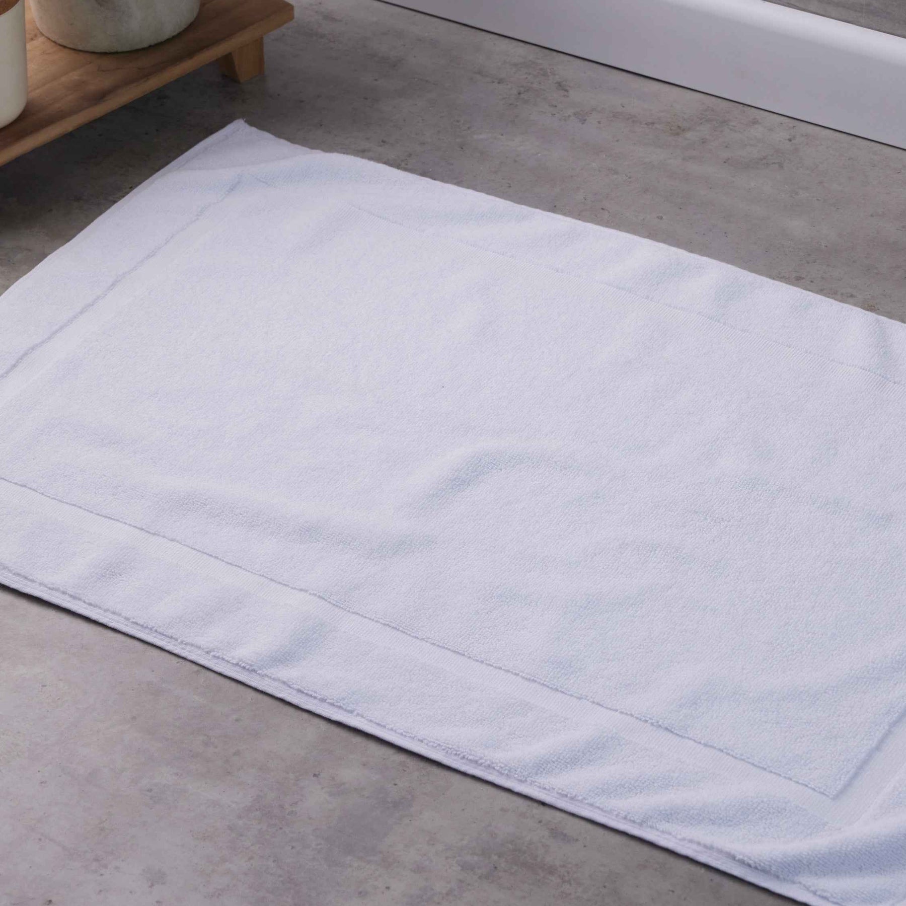 Tapete de Baño Institucional 50x80cm Blanco 800gr
